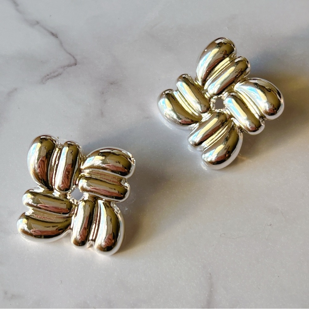 White gold plated stud 1” earrings 🌟 statement